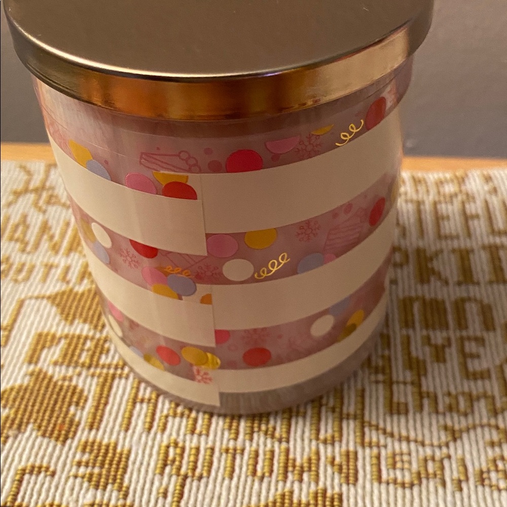 BATH & BODY WORKS - MILK BAR BIRTHDAY CAKE CANDLE 2025 - Picture 3 of 4